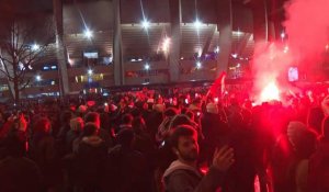Football/C1: la joie des supporters du PSG après la victoire face au Real Madrid
