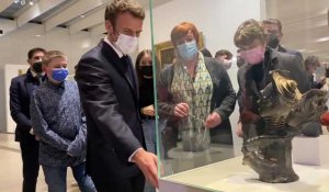 Déambulation d'Emmanuel Macron au Louvre-Lens