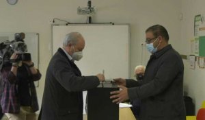Elections législatives anticipées au Portugal: Rui Rio, se rend dans un bureau de vote à Porto