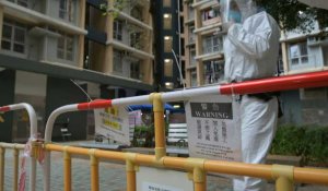 A Hong Kong, des immeubles en confinement face à la politique "zéro Covid"
