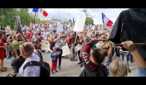 Troyes : les opposants au pass sanitaire devant L'Est éclair