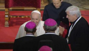 Slovaquie: le pape François salue des évêques et des prêtres à la cathédrale Saint-Martin
