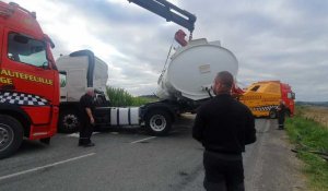 Blangy-sur-Ternoise : un camion-citerne au fossé, 36 000 L d'hydrocarbures évacués