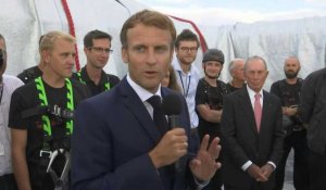 Arc de Triomphe empaqueté: Macron salue "l'accomplissement d'un rêve de 60 ans"