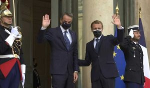 Emmanuel Macron reçoit le Premier ministre grec Kyriakos Mitsotakis à l’Élysée