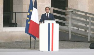 "Nous aimons Belmondo parce qu'il nous ressemblait", dit Macron