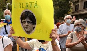Barcelone : les indépendantistes manifestent en soutien à Carles Puigdemont