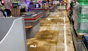 À Wimille Le magasin Carrefour inondé