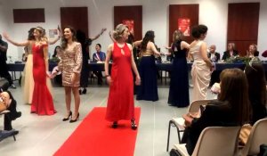 Défilé en robe de soirée à l'élection de Miss TCM 2022