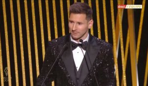 Lionel Messi reçoit le Ballon d'or 2021