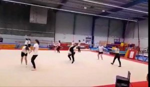 Démonstration de gymnastique lors de l'inauguration de la salle Jérôme-Watiotienne à Caudry
