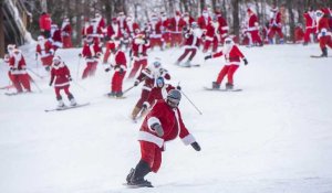 Aux Etats-Unis, les Pères Noël font du ski pour la bonne cause