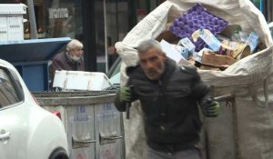 À Istanbul, les plus pauvres s'accrochent aux déchets pour survivre