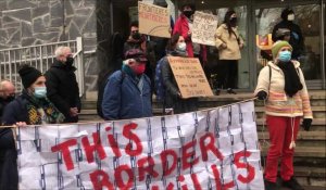 Calais: des soutiens aux réfugiés manifestent avant le conseil municipal
