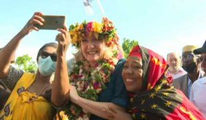 Marine Présidentielle: Marine Le Pen en campagne à Mayotte pour "redonner aux Mahorais la dignité"