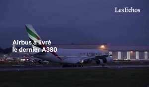 Le dernier A380 de l'histoire dessine un cœur dans le ciel