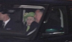 La reine Elizabeth II aperçue à Windsor dans une voiture après un double baptême