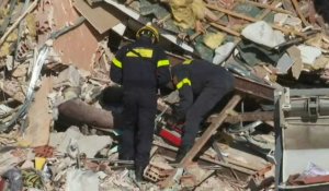 Immeuble effondré à Sanary: les recherches se poursuivent dans les décombres