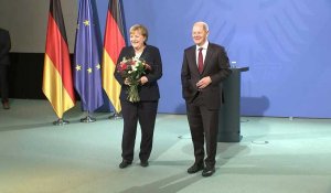 Passation de pouvoir entre Angela Merkel et le nouveau chancelier allemand Olaf Scholz