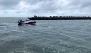 Le blocage du port de Calais par les pêcheurs a démarré