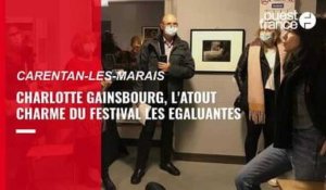 VIDÉO. Charlotte Gainsbourg, l'atout charme de la deuxième journée des Egaluantes, à Carentan-les-Marais