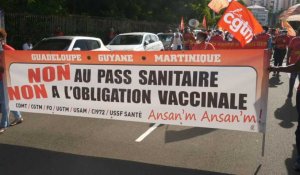 Martinique: blocages et manifestation contre la vie chère et l'obligation vaccinale
