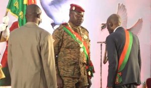 Burkina: le chef de la junte de nouveau investi après l'adoption d'une charte de la transition