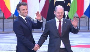 Les chefs d'Etats arrivent au sommet de crise de l'UE à Versailles