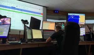 Au CROSS Gris-Nez, avec les opérateurs qui coordonnent les sauvetages dans le détroit du Pas-de-Calais