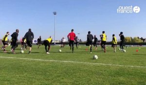 VIDÉO. Les footballeurs d'Angers Sco s’entraînent sur le terrain d’honneur de Sablé-sur-Sarthe 