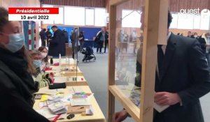 VIDÉO. Présidentielle : le député LREM Florian Bachelier a voté au bureau de vote Fernand Lesseps à Rennes