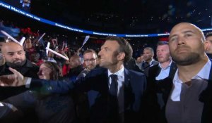 Présidentielle: Macron arrive sur scène pour son premier meeting de campagne