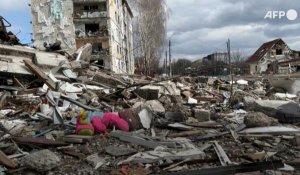 L’Ukraine accuse la Russie de crimes de guerre dans les banlieues libérées de Kiev