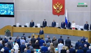 Les députés russes observent une minute de silence après la mort de l'ultra-nationaliste Jirinovski