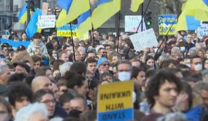 Paris: l'hymne national ukrainien chanté lors d'un rassemblement de soutien
