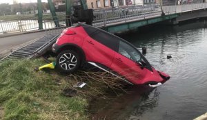 Coulogne: une automobiliste chute dans le canal