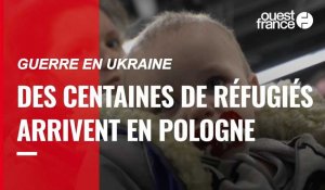 VIDÉO. Guerre en Ukraine : des centaines de réfugiés ukrainiens arrivent en Pologne