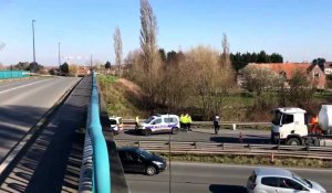 A25 La Chapelle d’Armentières. Un homme se tue en se jetant d’un pont au-dessus de l’autoroute