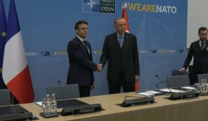 Sommet extraordinaire de l'Otan : rencontre bilatérale Macron - Erdogan