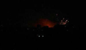 Ukraine : des bombardements éclairent le ciel de nuit à l'est de Kharkiv