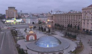 Ukraine: les sirènes d'alertes au bombardement se font entendre Place Maïdan à Kiev