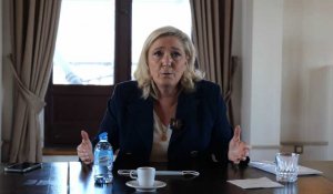 Pour Marine Le Pen, Vladimir Poutine n'est pas un dictateur mais "un autocrate"