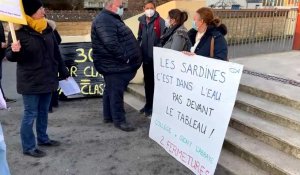 Signy-l'Abbaye: manifestation devant le collège