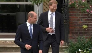 William et Harry arrivent ensemble à l'inauguration de la statue de Diana