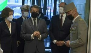 Macron arrive pour le traditionnel discours aux armées