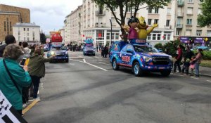 VIDEO. La caravane du Tour de France défile dans le centre-ville de Brest