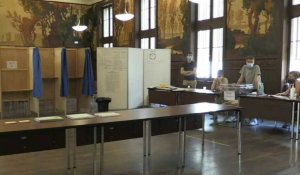 Régionales: à 16h, peu de monde dans un bureau de vote de Lyon