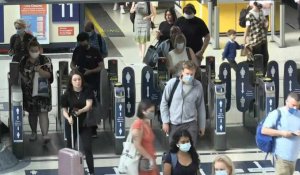 Virus: images dans une gare londonienne alors que l'Angleterre lève le masque