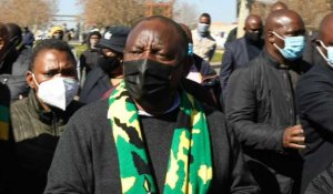 Afrique du Sud: Ramaphosa assiste aux opérations de nettoyage après les violences