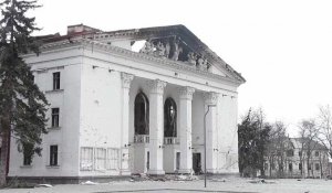 Le bombardement du théâtre de Marioupol, un crime de guerre selon Amnesty International